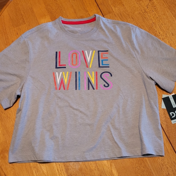 DSG Other - DSG Love Wins Crop Tee size XL 16 🆕️